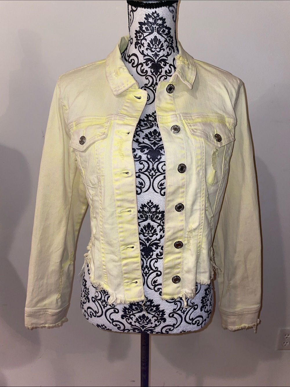 Tricot C’est Toi Yellow Cropped Denim Jacket with Raw Hem Distressed Size Medium